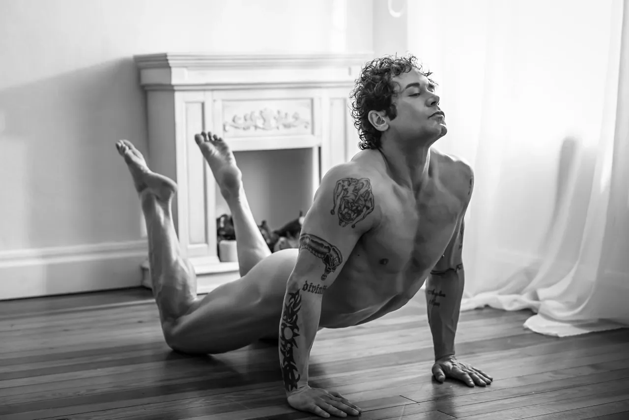 9 Greek Statue-Inspired Nude Poses for Men